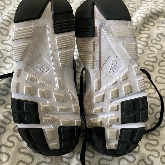 Boys Nike sneakers - Picture 9 of 11